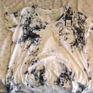 Universal thread Shirt